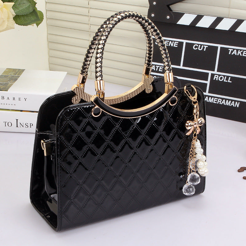 Women's Lingge Quilted Crossbody Bag