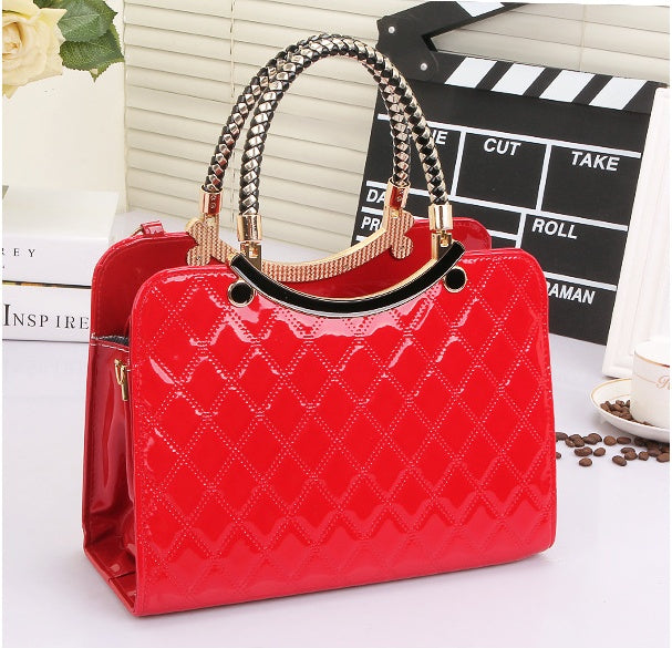 Women's Lingge Quilted Crossbody Bag
