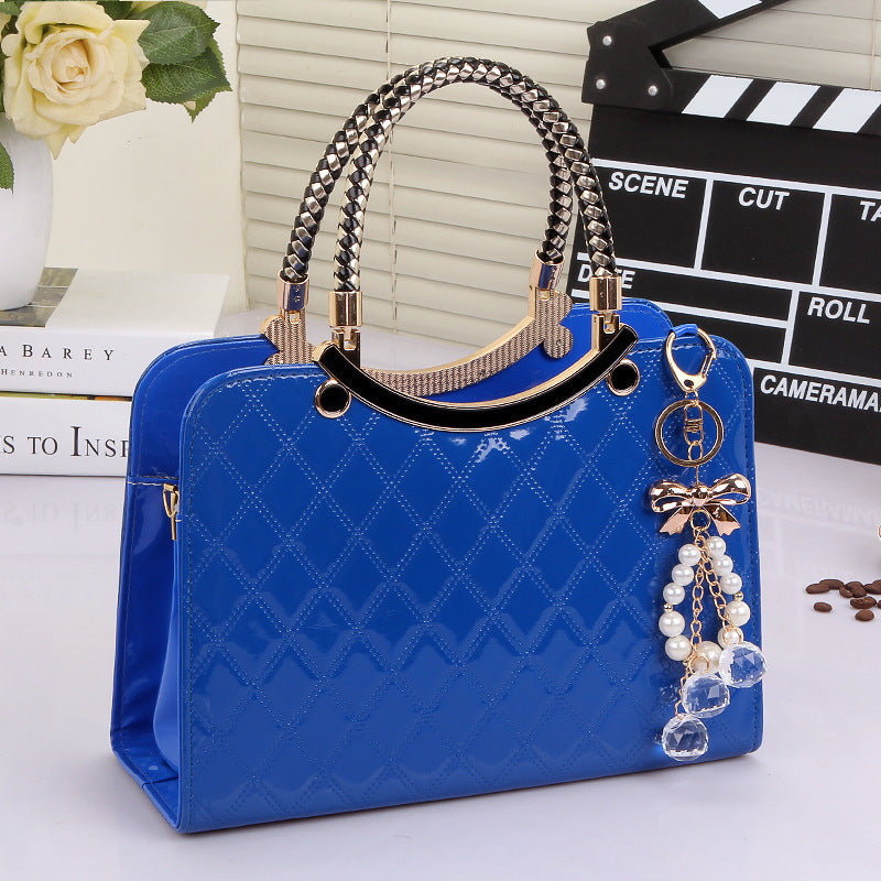 Women's Lingge Quilted Crossbody Bag
